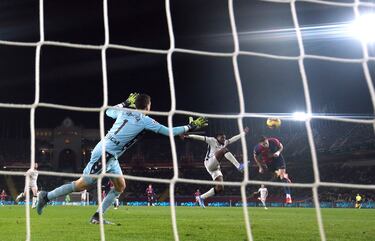 3-0. Contragolpe perfecto. Carrera de Fermín López que saca un centro perfecto, al segundo palo, donde aparece Robert Lewandowski para rematar de cabeza y superar a Sergio Herrera.