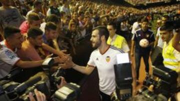 14.000 valencianistas vibran con Negredo en Mestalla
