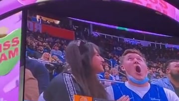 La mejor 'Kiss Cam' que verán hoy: La cara lo dice todo