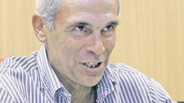 <b>TRANQUILO. </b>Héctor Cúper no se muestra preocupado por los movimientos que haga el club en el mercado de invierno.