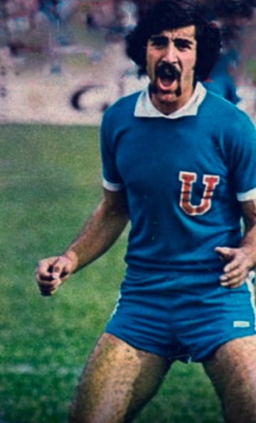 El 'Lulo' ya estaba en el plantel desde 1971, pero oficialmente hizo su estreno el 1 de marzo de 1972, en la derrota 3-2 de la U ante Alianza Lima por Copa Libertadores.