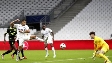 Marseille (France), 04/10/2022.- Alexis Sanchez (2-L) of Marseille in action during the UEFA Champions League group D soccer match between Olympique Marseille and Sporting CP in Marseille, France, 04 October 2022. (Liga de Campeones, Francia, Lisboa, Marsella) EFE/EPA/Guillaume Horcajuelo