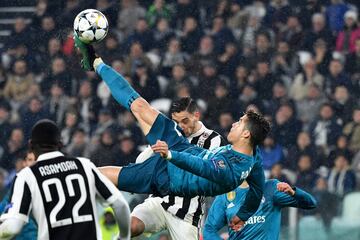 Tras muchos años intentándolo finalmente el portugués consiguió la chilena su tanto de chilena para su museo particular de golazos. El Juventus Stadium sólo pudo aplaudir semejante golazo. Gesto que el portugués agradeció.