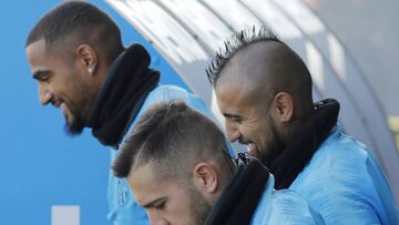 Arturo Vidal y Kevin Prince Boateng, en un entrenamiento.