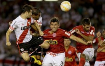 Nuevamente ante Juan Aurich los dirigidos por Marcelo Gallardo sacaron un empate, esta vez en la cuarta jornada, lo que complicaba su pase a la siguiente ronda del torneo. Gabriel Mercado anotó por lo locales y Marcos Delgado por los peruanos.