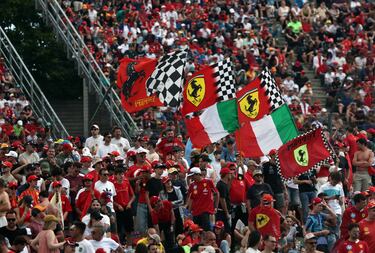 Los tifossi no fallaron a su cita en el GP de la Emilia Romaña. El circuito de Enzo y Dino Ferrari en Ímola.