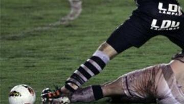 SIN GOLES. El duelo brasileño de cuartos de final de la Libertadores acabó en tablas y juego duro.