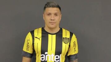 El delantero llegó desde el Montevideo Wanderers a Peñarol de Uruguay.