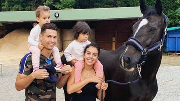 Cristiano Ronaldo y Georgina disfrutan de un domingo de bici con sus pequeños