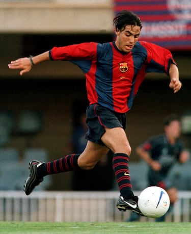 El futbolista malagueño fichó en cadetes por el club blaugrana. Tras destacar en las categorías inferiores, debutó en mayo de 1998 con el primer equipo blaugrana, en Salamanca. 