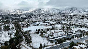 El NWS emite alerta por tormenta de nieve en Los Angeles. A continuación, cuándo fue la última vez que nevó en el Condado y el impacto que dejó.