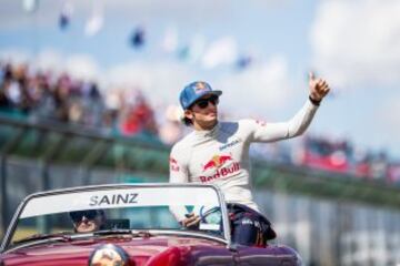 Carlos Sainz antes del comienzo de la carrera.