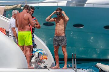 Suárez, Cesc y Messi juntos de vacaciones en familia