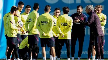 Setién recurre a juegos infantiles para rebajar la tensión