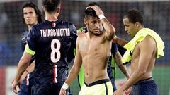 Neymar y Lucas Moura charlando despu&eacute;s de un PSG - Barcelona.