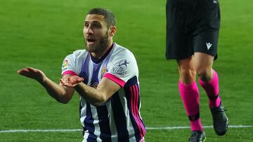 20/02/21 PARTIDO PRIMERA DIVISION
VALLADOLID - REAL MADRID
SHON WEISSMAN Y EL ARBITRO CUADRA FERNANDEZ