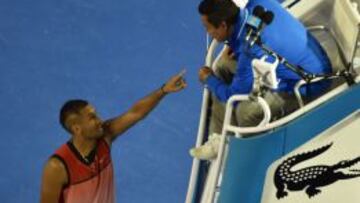 Kyrgios se queja el juez.
