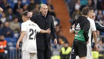 Zidane felicit&oacute; a Brahim al sustituirle en el minuto 64.