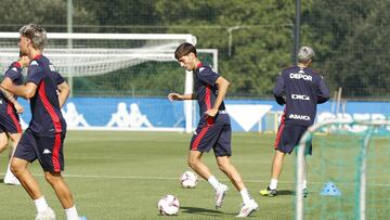 Obrador viaja con el Deportivo a Huesca tras su fichaje.