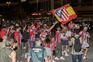 Seguidores y jugadores del Atltico celebran LaLiga