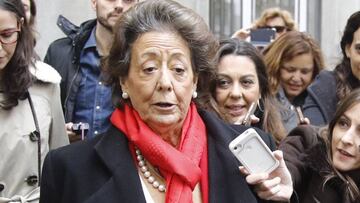 Los facultativos del Summa han confirmado la muerte de la senadora y alcaldesa de Valencia de Rita Barber¨¢ en un hotel de Madrid donde ha sufrido un infarto .En la foto, Rita Barber¨¢, atiende a los medios a su salida de la sede del Tribunal Supremo, el pasado d¨ªa 21, tras declarar voluntariamente como investigada o imputada por un delito de blanqueo de dinero relacionado con el caso Imelsa. EFE/Emilio Naranjo