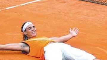 <b>ROMPE MOLDES. </b>Rafa Nadal, disfrutando de su triunfo sobre la arena del Torneo Conde de Godó.