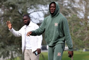 El defensor de Francia Dayot Upamecano y el defensor de Francia Ibrahima Konate.