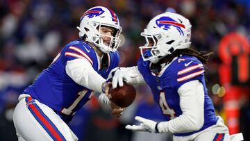 ORCHARD PARK, NEW YORK - JANUARY 15: Josh Allen #17 hands the ball off to James Cook #4 of the Buffalo Bills during the third quarter at Highmark Stadium on January 15, 2024 in Orchard Park, New York. Sarah Stier/Getty Images/AFP (Photo by Sarah Stier / GETTY IMAGES NORTH AMERICA / Getty Images via AFP)