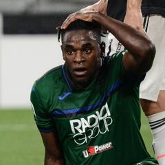 Juventus va por Milik del Napoli y descarta a Duván Zapata