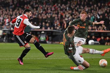 Benfica reportedly monitoring Feyenoord striker Santiago Giménez