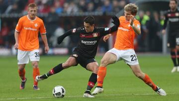 Chicharito sumó siete juegos sin marcar y el Leverkusen sacó la victoria