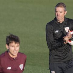 Garitano: "Tenemos que jugar al fútbol sin agobios"
