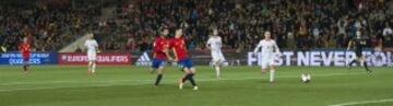 Aduriz anotó el último tanto de España. 4-0.
