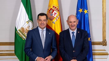 Rafael Louzán, con Juanma Moreno, presidente de la Junta de Andalucía.