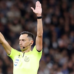 Who is José María Sánchez Martínez, the referee selected to oversee Saturday’s El Clásico?