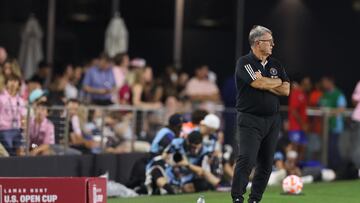 FORT LAUDERDALE, FLORIDA - SEPTEMBER 27: Head coach Gerardo Martino of Inter Miami looks on in the first half against the Houston Dynamo during the 2023 U.S. Open Cup Final at DRV PNK Stadium on September 27, 2023 in Fort Lauderdale, Florida.   Megan Briggs/Getty Images/AFP (Photo by Megan Briggs / GETTY IMAGES NORTH AMERICA / Getty Images via AFP)