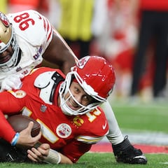 What is the lowest and highest-scoring first half in Super Bowl history?