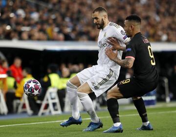 Benzema ante Gabriel Jesús, en un Real Madrid-City.