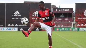 Flamengo oficializa su nuevo refuerzo: "Bienvenido Marlos"