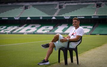 Betis, Valencia, M¨¢laga y de nuevo Betis. El jugador gaditano ha disputado 616 partidos en primera divisi¨®n, el m¨¢ximo entre los futbolistas de campo y se encuentra a solo 6 del m¨ªtico cancerbero Andoni Zubizarreta.
