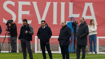 V¨ªctor Orta, Del Nido Carrasco, Jos¨¦ Castro y el se?alado Ignacio Navarro.