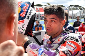 Jorge Martín logró una brutal pole en MotoGP en el Gran Premio de Australia. La pole llegó con la ayuda inestimable de su compañero Zarco, que le resultó una referencia ideal para parar el crono en 1:27.767 y establecer un nuevo récord en Phillip Island.