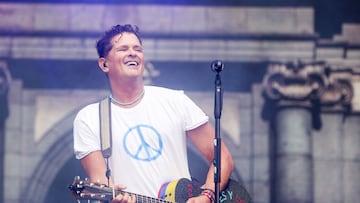 El cantante Carlos Vives durante una actuaci¨®n en la Puerta del Alcal¨¢ con motivo de la fiesta de la Hispanidad, a 14 de octubre de 2023, en Madrid (Espa?a). La fiesta de la Hispanidad arranca hoy con el concierto de Carlos Vives, adem¨¢s de contar con la presencia de otros artistas como Ana Mena, Diego Torres, Prince Royce, Ni?a Pastori, Rozal¨¦n, Ryan Castro y Carlos Baute.
14 OCTUBRE 2023;CANTANTE;M?SICA;ACTUACI?N;HISPANIDAD;ARTISTAS
Ricardo Rubio / Europa Press
14/10/2023