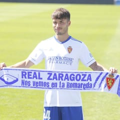 "Cerrar mi etapa en el Espanyol y venir al Zaragoza es un paso hacia delante en mi carrera"