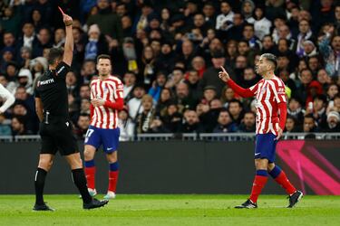 Who is Jesús Gil Manzano, the referee for AC Milan vs Inter?