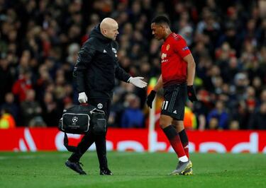 United pair Martial and Lingard out for up to three weeks