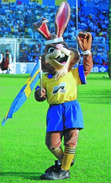 La mascota de la Eurocopa fue el conejo Berni. Era la misma que en 1988 , sin la 'e' final del nombre y cambiando los colores germanos por los suecos.
