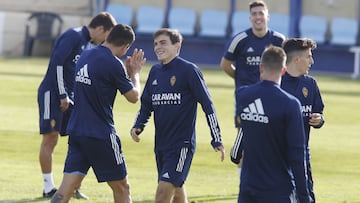 Francho, en el centro de la imagen, durante un entrenamiento del Real Zaragoza.