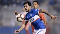 Futbol, Universidad Catolica vs Union La Calera. Cuartos de final Copa Chile 2019. El jugador de Universidad Catolica Edson Puch disputa el balon con Union La Calera durante el partido de cuartos de final de la Copa Chile el estadio Nacional de Santiago, Chile. 12/10/2019 Javier Torres/Photosport Football, Universidad Catolica vs Union La Calera. Quarter finals Copa Chile championship 2019. Universidad Catolica's player Edson Puch battles the ball against Union La Calera during the quarter finals of Copa Chile football match held at the San Carlos de Apoquindo stadium in Santiago, Chile. 12/10/2019 Javier Torres/Photosport