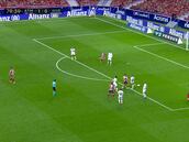 La imponente acción de Llorente en el 2-0 del Atlético al Huesca